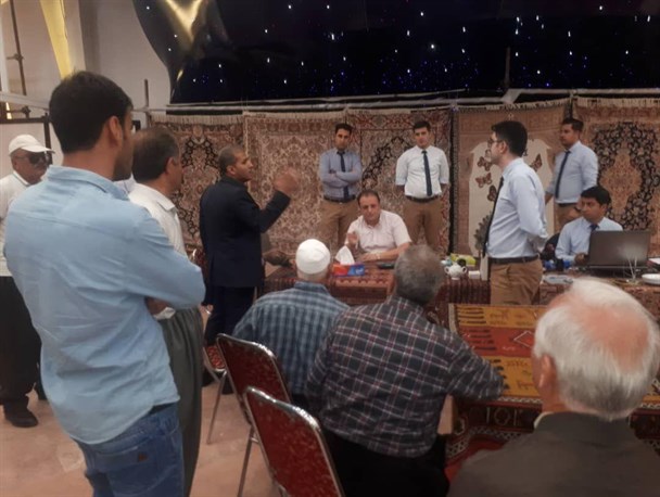 اعتراض به نمایشگاهی که بوی رانت می دهد/ وقتی که مسئولین کردستان به جنگ با رونق تولید می روند!