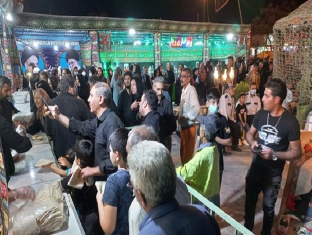 پذیرایی از زائران اربعین در موکب شهید بروجردی