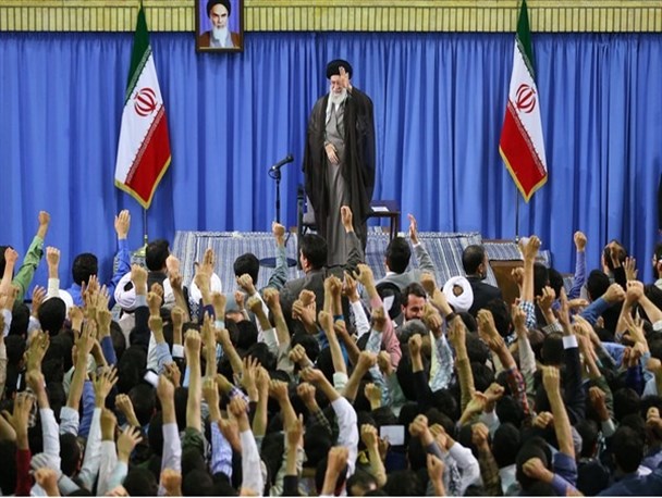 جریان خاص بدنبال مقابله با عناصر مؤمن و انقلابی در دانشگاه ها!/وزیر علوم هوشیار باشد