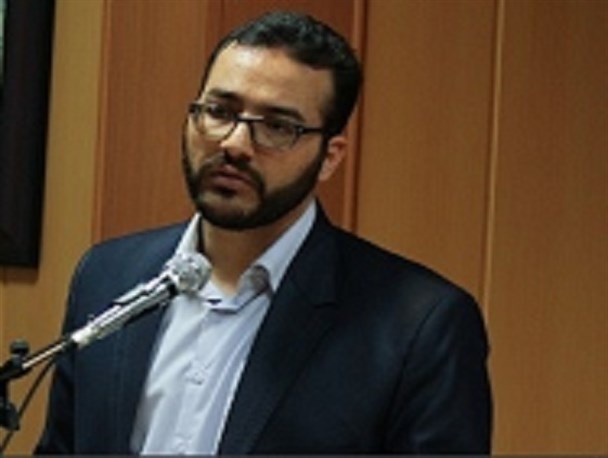 عکس سلفی می گیریم مرگ بر آمریکا را هم فریاد می زنیم