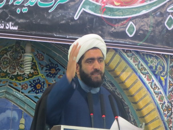 مسئولان با تاسی از عاشورا به وظایف خود عمل کنند