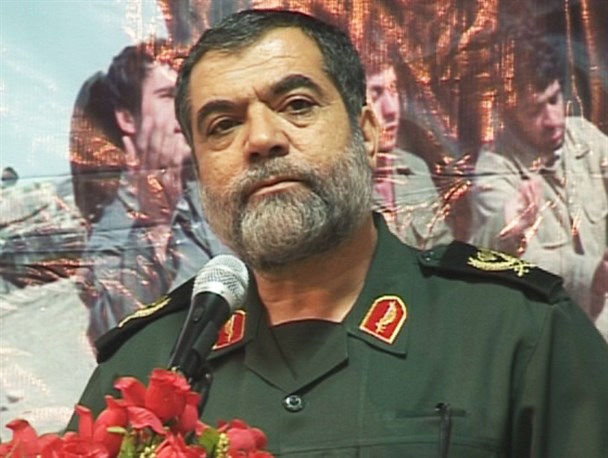 اصحاب رسانه بسیار مراقب باشند زیر پرچم چه کسی سینه می زنند/کشوری که مقتدر نباشد، سیلی می خورد