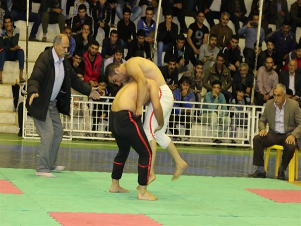 اختتامیه کشتی گیله مردی در رحیم آباد برگزار شد/گزارش تصویری