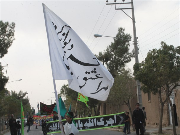 حرکت نمادین کاروان امام حسین (ع) به سمت کربلا در بردسکن برگزار شد