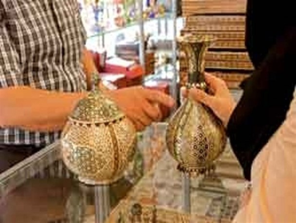 سفال چینی از فروشگاه های صنایع دستی جمع آوری می شود/ ایجاد شهرک صنایع دستی سبب رونق کارگاه های سفال شهرضا می شود