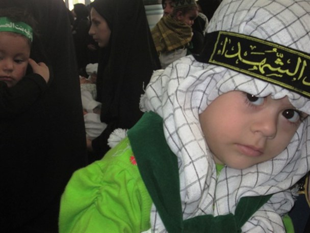 دل داده به روضه «رباب»/ کودکانی که دلداری می دهند