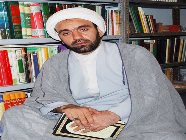 نباید با مداح محوری آب به آسیاب دشمن ریخت