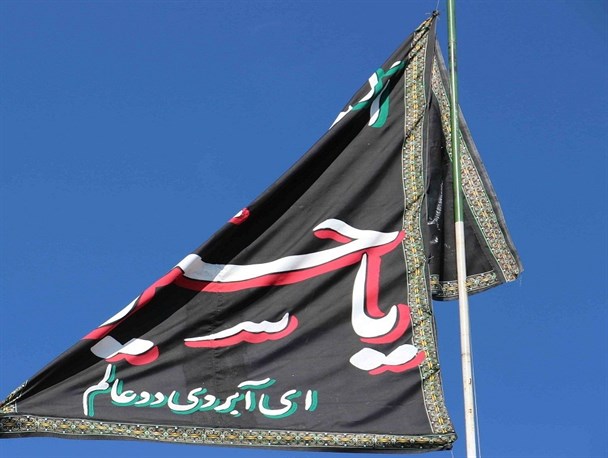 پرچم اعلان عزای حسینی در مرکز شهر سلماس برافراشته شد