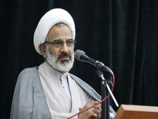 دشمن با انحراف فکری مجاهدان انقلاب را سربازان خود می کند/مراقب باشیم از امواج انقلاب جانمانیم