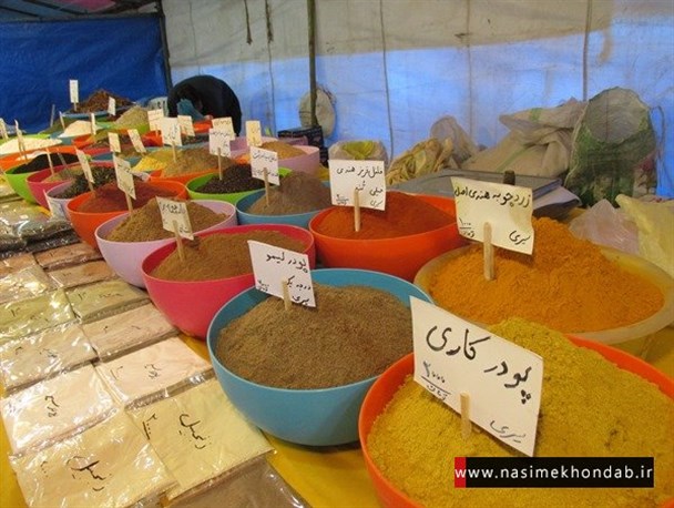 نمایشگاه زمستانه در خنداب افتتاح شد