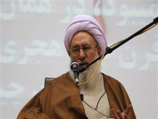 علی رغم تذکرات، همچنان کتاب های غیر مفید مجوز انتشار می گیرند