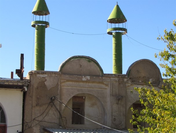 سقف قدیمی‌ترین بنای مذهبی گرمه مرمت می‌شود