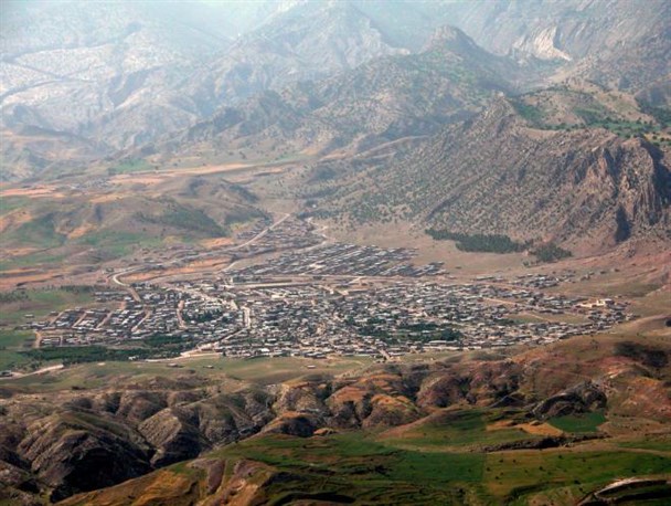 اندر احوالات شهرم مانده ام بمانیم یا برویم