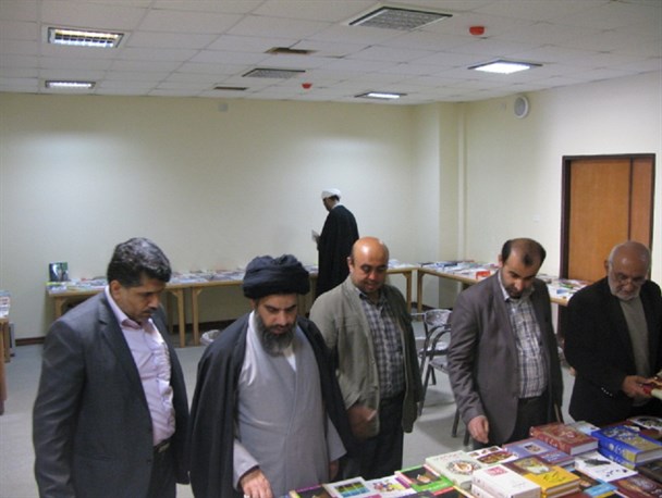 برپایی نمایشگاه کتاب در کتابخانه عمومی حکیم طوس شهرستان لالی+تصاویر