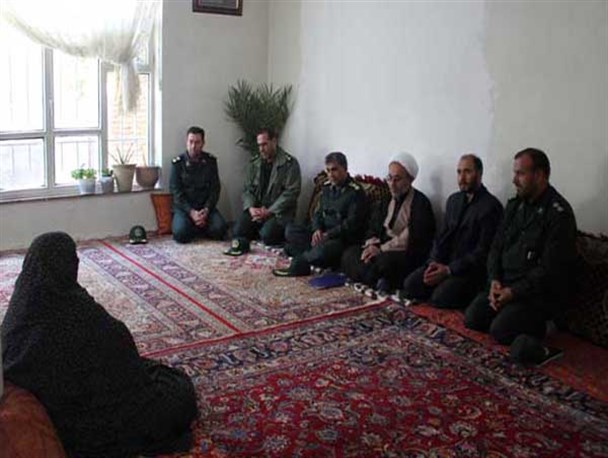 فدارکاری های شهیدان ، ایثارگران و خانواده های شهدا کشور را به عزت و اقتدار رسانده است