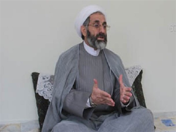 همه باید مطالبات شهدا را گرامی بداریم