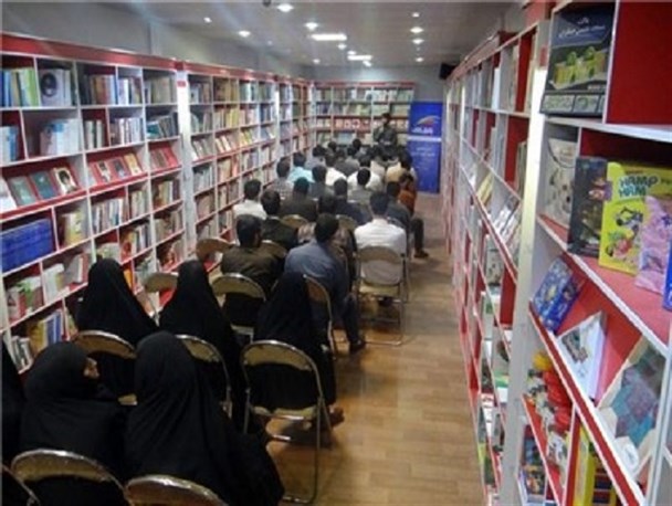 نمایشگاه کتاب در پلدختر افتتاح شد