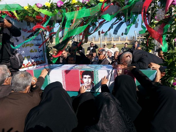 استقبال از پیکر تازه تفحص شده شهید "حبیب اسلامی" در فرودگاه اردبیل +تصاویر