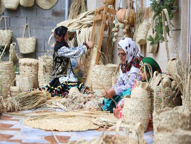 حصیربافی؛ هنری به قدمت اصالت مردمان ایران‌زمین/ تلاش‌ برای رونق دوباره هنر اصیل مازندرانی/ گاله‌ها منتظرند؛ «دفتین» و «داس» برداریم