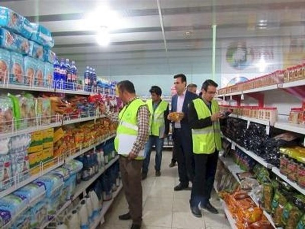 برخورد با اخلالگران در بازار/ گشت‌های بازرسی بروجرد شبانه روز نظارت می‌کنند