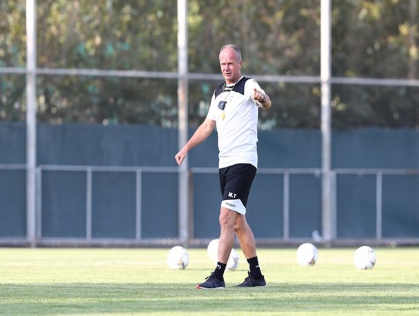 تات: با نظم و اشتیاق سوریه را شکست دادیم/ رکوردشکنی با بازیکنان حرفه‌ای ساده می‌شود