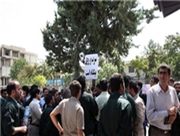 تجمع تاکسی‌داران تهرانی مقابل نهاد ریاست جمهوری/تاکسی‌داران مشهدی هم مقابل استانداری تجمع کردند