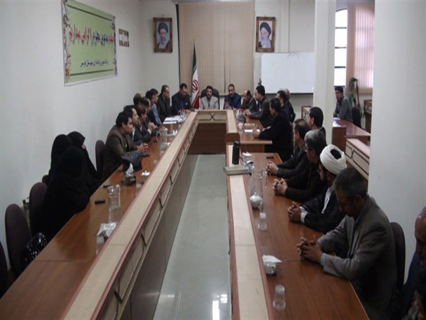 هرگونه استفاده از امکانات دولتی حهت حمایت از جناح یا افراد خاص ممنوع است