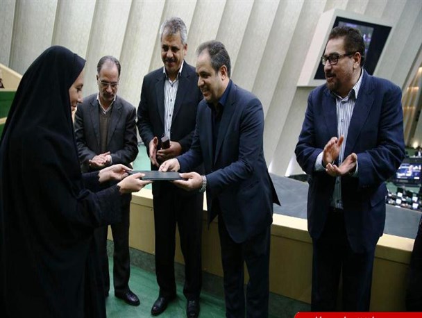تجلیل از مدال آوران و ورزشکاران شهرستان ملارد در مجلس شورای اسلامی+ تصاویر