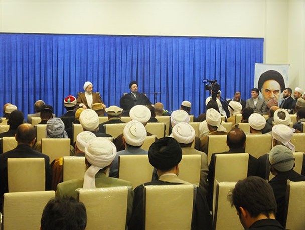نشست صمیمانه میهمانان کنفرانس وحدت اسلامی با سید حسن خمینی