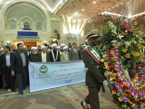 ادای احترام میهمانان خارجی کنفرانس بین المللی وحدت اسلامی به مقام شامخ امام راحل+تصاویر