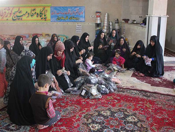ارسال کمک های بانوان روستای قرطاول مراغه برای مدافعان حرم