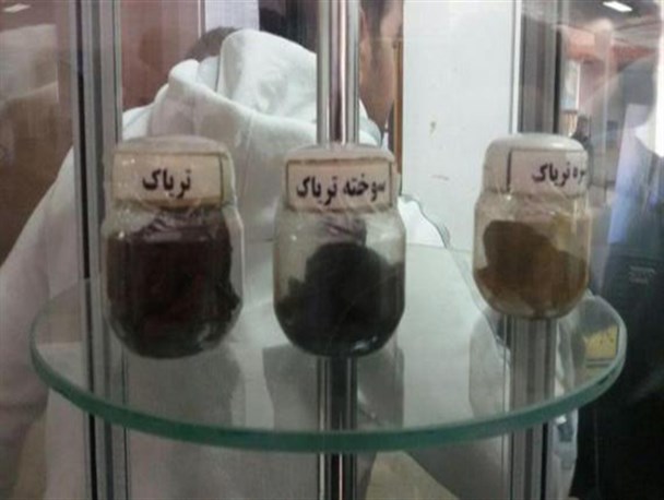 نمایشگاه آشنایی با آثار و عوارض مواد مخدر در دانشگاه ازاد اردبیل راه اندازی شد