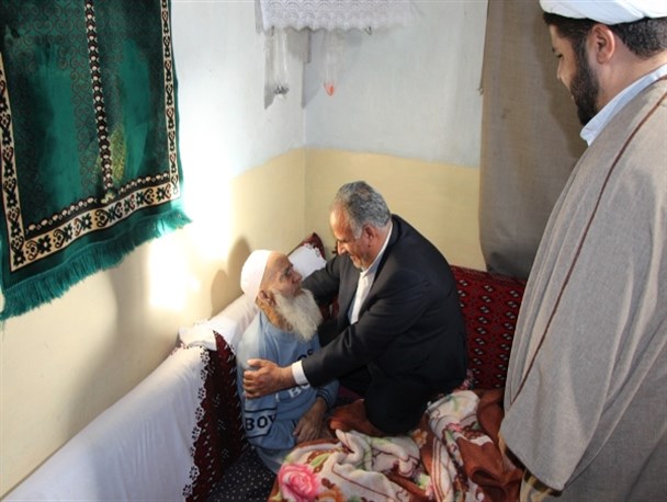 دیدار با خانواده شهدا در درمیان به مناسبت هفته وحدت+ تصاویر