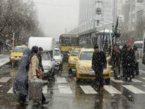 شهروندان هرگونه تخلف و عدم خدمات رسانی تاکسی ها را گزارش دهند/ توزیع رایگان500 عدد زجیرچرخ رایگان در بین تاکسی ها