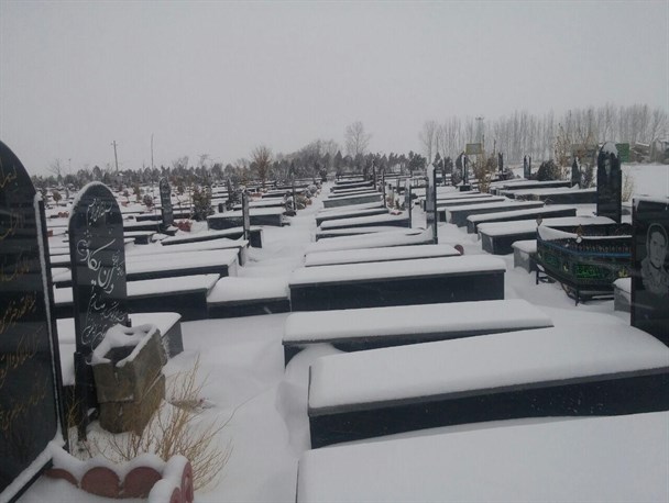 تصاویری از بارش شدید برف در شهرستان سراب