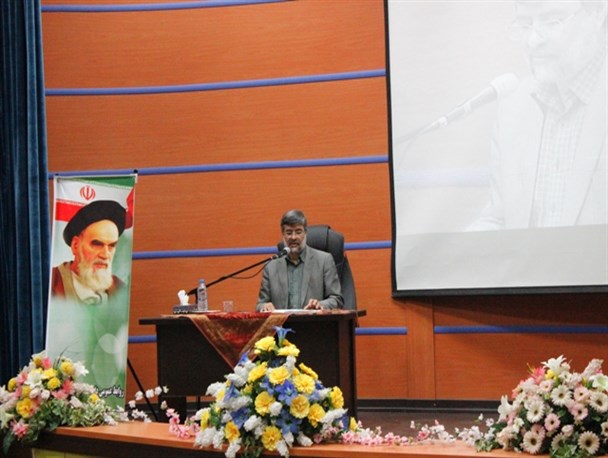 امروز برخی تریبون دارها به دنبال کمرنگ کردن فتنه سال 88 هستند
