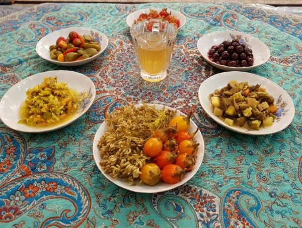 ترشی هفت بیجار چاشنی نام آشنای غذاهای ایرانی / زنده کردن سنت های قدیمی راهی برای کارآفرینی
