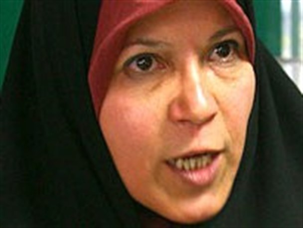 نمایندگان مجلس “افراطی و بی‌منطق” هستند/ دولت به مجلس پاسخگو نباشد