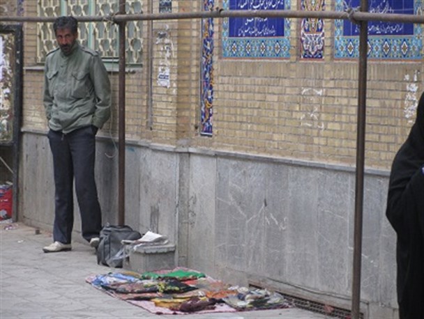 دستفروشی در شهر سمنان بیداد می کند