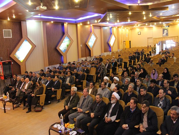 جلسه شورای اداری اسفراین با حضور  مسئول برنامه عمران سازمان ملل متحد در ایران