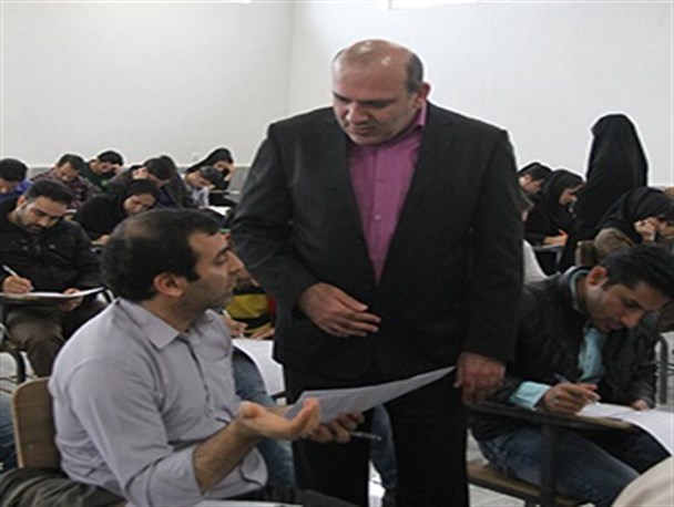 بازدید رئیس دانشگاه آزاد اسلامی واحد بوشهر از روند برگزاری امتحانات پایان ترم دانشگاه آزاد واحد بوشهر