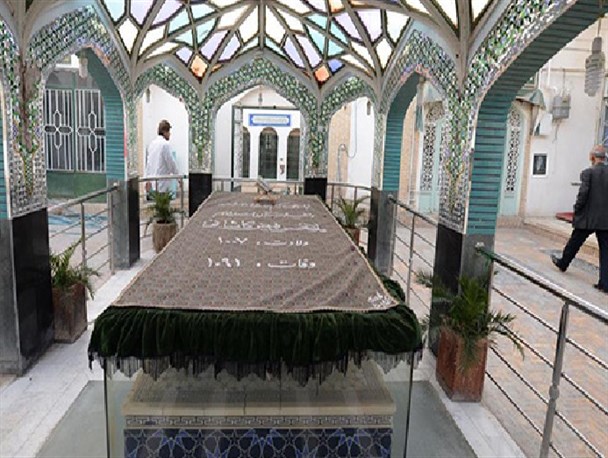 مقبره ملامحسن فیض کاشانی در شهر کاشان
