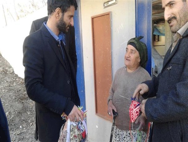 پیشکسوتان صنایع دستی رودبار کارت مهارت می گیرند