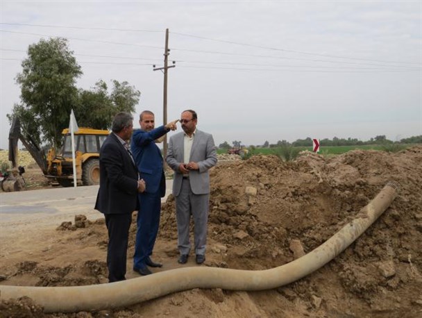 بازدید فرماندار از پروژه های تقویت خط انتقال آب ۳۷روستای حمیدیه