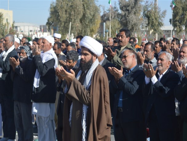 نماز طلب باران در خطه دارالولایه سیستان اقامه شد+تصاویر