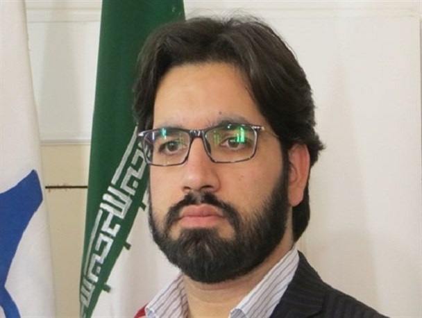 دشمن با نقاب هنر در پی نفاق و جدایی هنرمندان از مردم است