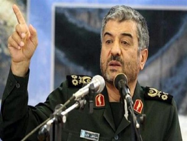 انقلابی بدون عشق به ولایت فایده ندارد/ فرماندهی که هیچ‌گاه دست از تلاش برای نظام برنداشت