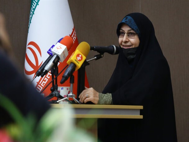 قرائت پیام ویژه رئیس‌جمهور در اردوی تیم ملی فوتبال بانوان/ درخواست ایران‌دوست برای ملاقات با رئیسی