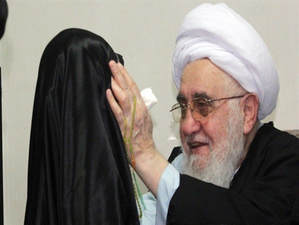 خود را در برابر شهدا و خانواده شان ناچیز می دانم/ به علت ایثارگری های شهدا، کشور به جزیره ی امنی تبدیل شده است