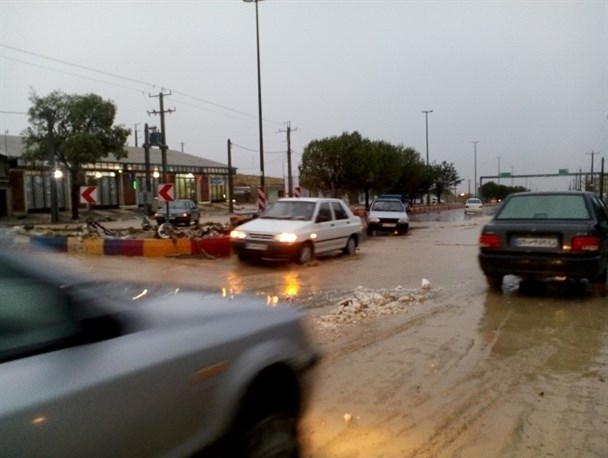 باران مدارس دره شهر را تعطیل کرد